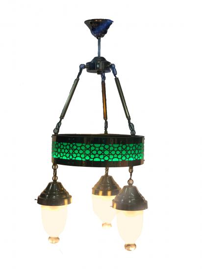 3 pendant chandeliers with tulip motifs